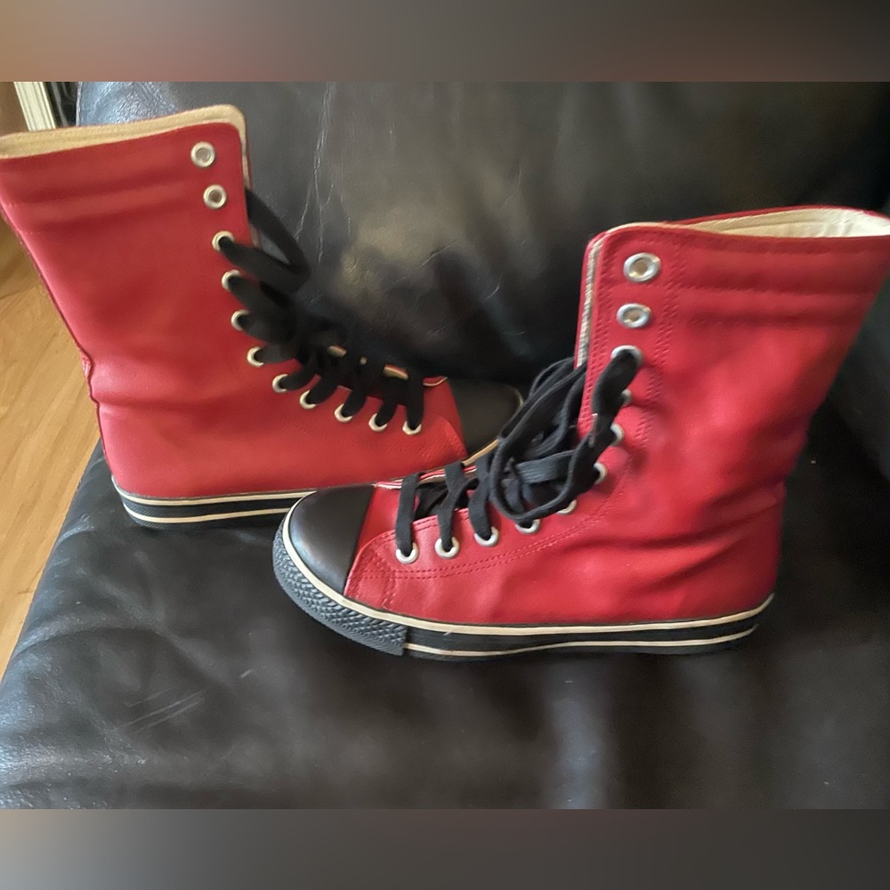 Colin Stewart red hi-top leather sneaker. - Picture 2 of 6